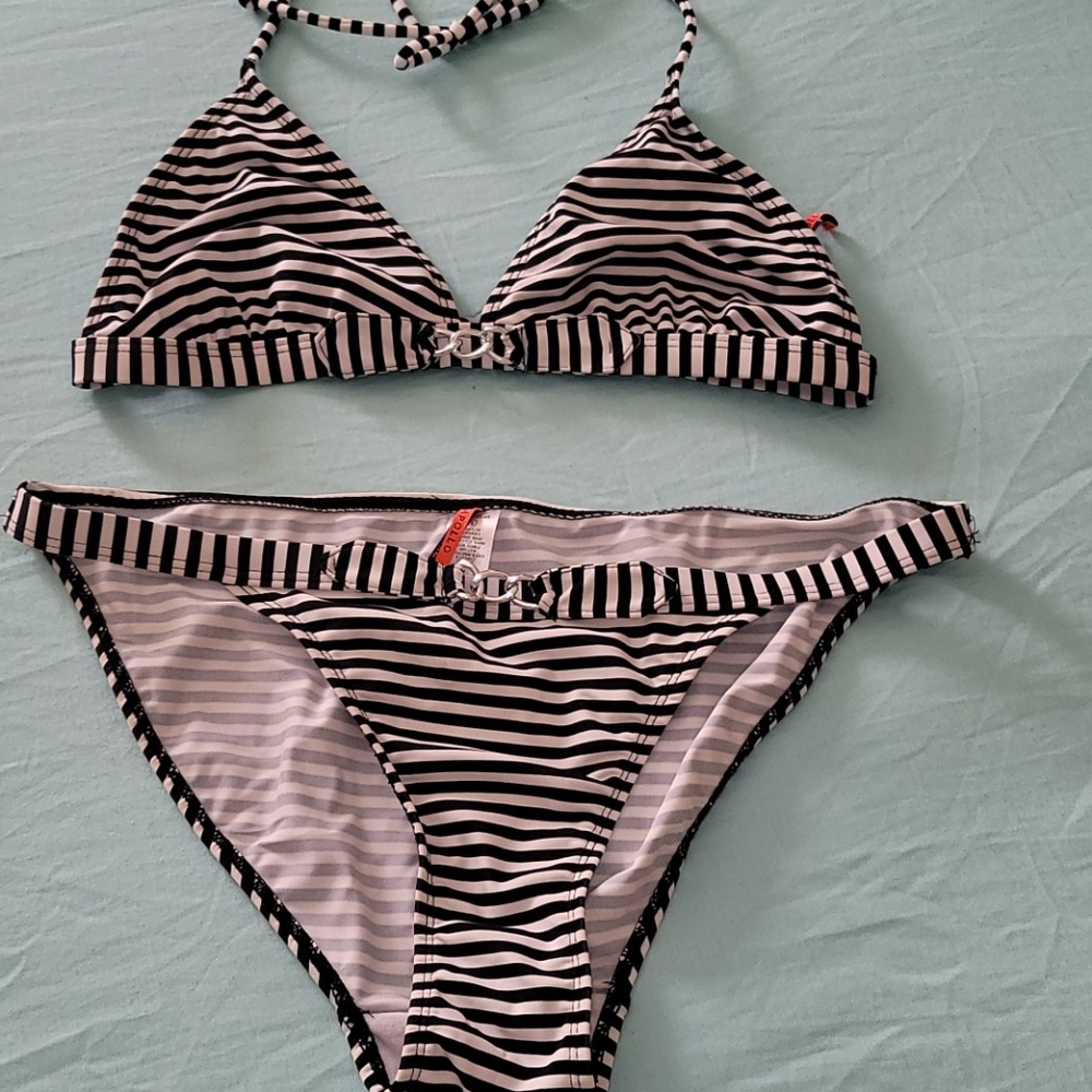 Bathing suit - Picture 2 of 4